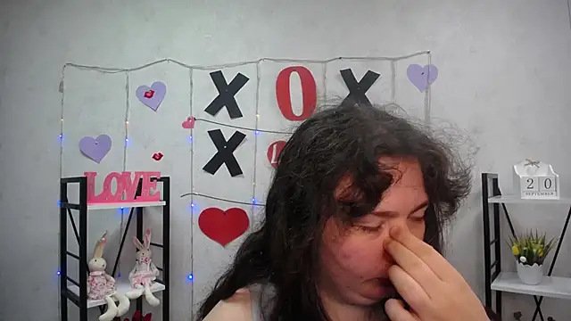 Snapshot of NeonilaLisova chatting on 09-20-25, 05:19 NeonilaLisova online show from 09-20-25, 05:19