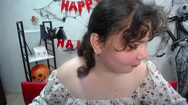 Snapshot of NeonilaLisova chatting on 11-10-25, 12:15 NeonilaLisova online show from 11-10-25, 12:15