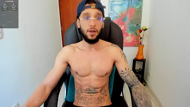 Cristhian teylor  online show from 10-28-25, 02:31