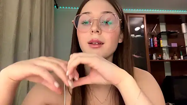 Snapshot of Adel_strongwoman chatting on 12-13-25, 07:53 Adel strongwoman online show from 12-13-25, 07:53