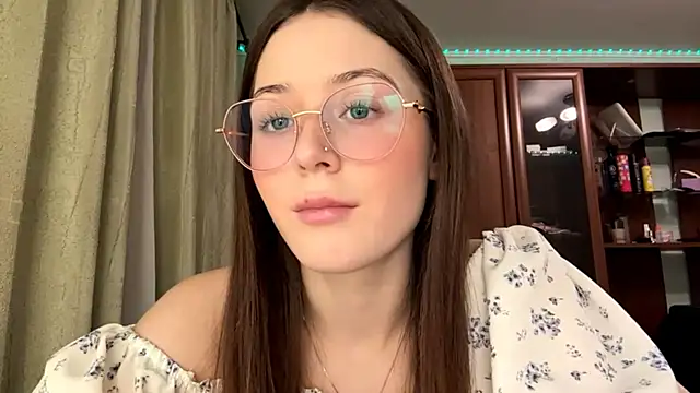 Snapshot of Adel_strongwoman chatting on 12-16-25, 03:17 Adel strongwoman online show from 12-16-25, 03:17