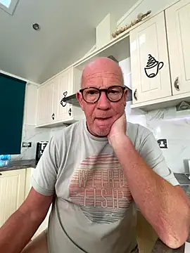 Snapshot of philefc chatting on 10-28-25, 09:35 philefc online show from 10-28-25, 09:35