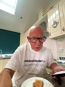 Snapshot of philefc chatting on 11-04-25, 08:57 philefc online show from 11-04-25, 08:57