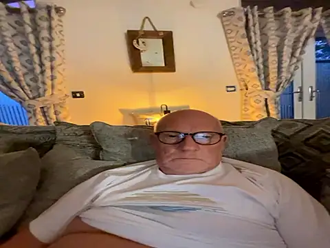 Snapshot of philefc chatting on 11-16-25, 04:34 philefc online show from 11-16-25, 04:34