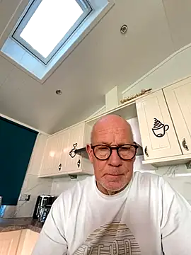 Snapshot of philefc chatting on 11-17-25, 10:21 philefc online show from 11-17-25, 10:21