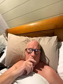 Snapshot of philefc chatting on 11-25-25, 10:10 philefc online show from 11-25-25, 10:10