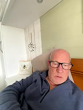 Snapshot of philefc chatting on 11-28-25, 09:34 philefc online show from 11-28-25, 09:34