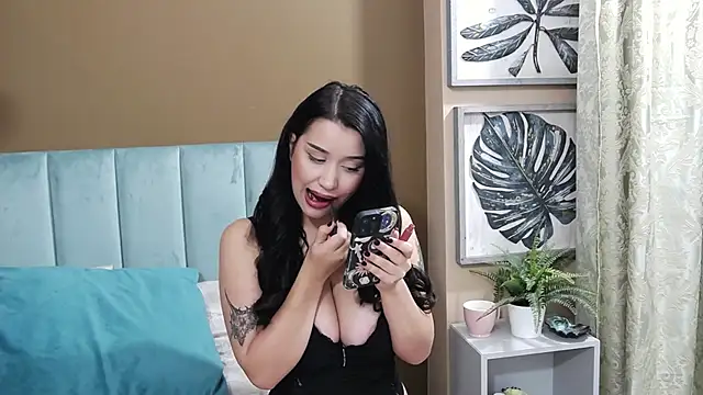 Snapshot of SophieSkyess chatting on 10-14-25, 01:23 SophieSkyess online show from 10-14-25, 01:23