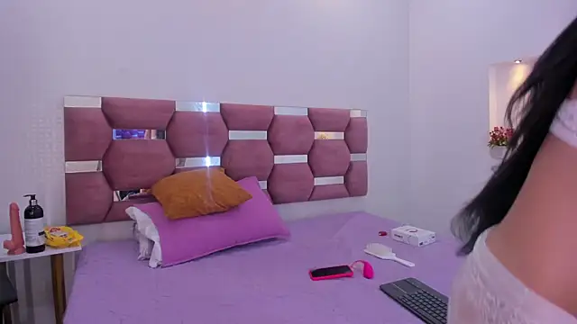 MelannyCollins   online show from 10-07-25, 12:35