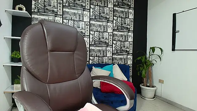 Snapshot of Mia_Morelli_ chatting on 09-28-25, 04:18 Mia Morelli  online show from 09-28-25, 04:18