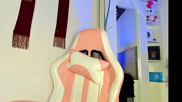 Snapshot of Candy_violetta_ chatting on 09-15-25, 04:40 Candy violetta online show from 09-15-25, 04:40