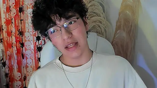 Snapshot of miilo_wolf chatting on 10-10-25, 11:42 miilo wolf online show from 10-10-25, 11:42