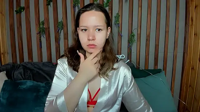 Laura Ellinss online show from 09-13-25, 01:38