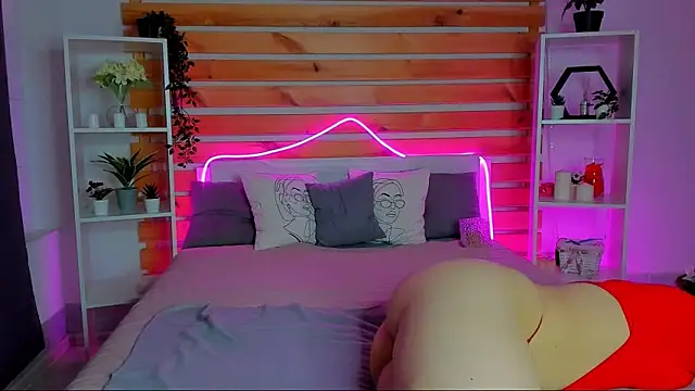 Laura Ellinss online show from 10-16-25, 08:59