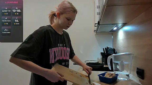 Snapshot of _Gentle_Angel_Melissa_ chatting on 10-10-25, 04:06 Gentle Angel Melissa online show from 10-10-25, 04:06