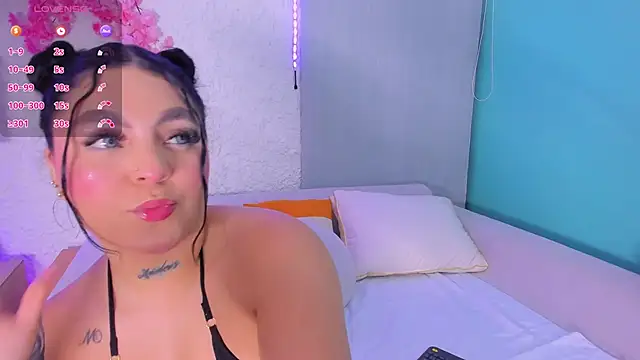 Snapshot of melody_blossom_ chatting on 09-22-25, 04:14 melody blossom  online show from 09-22-25, 04:14