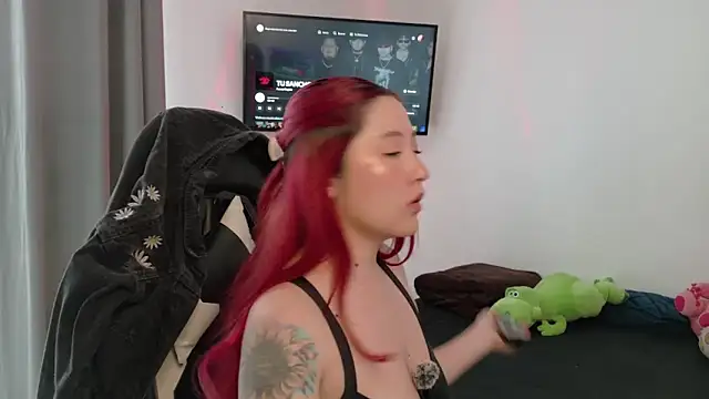 Snapshot of lunnaa_ chatting on 09-26-25, 07:40 lunnaa  online show from 09-26-25, 07:40