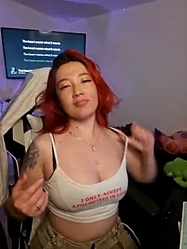 Snapshot of lunnaa_ chatting on 10-02-25, 12:39 lunnaa  online show from 10-02-25, 12:39