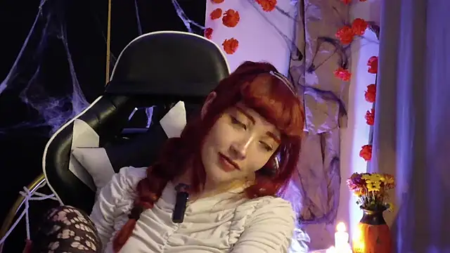 Snapshot of lunnaa_ chatting on 10-29-25, 04:59 lunnaa  online show from 10-29-25, 04:59