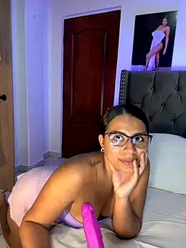 Snapshot of ema_zoe chatting on 09-25-25, 12:14 ema zoe online show from 09-25-25, 12:14