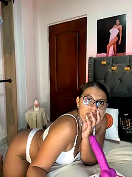 Snapshot of ema_zoe chatting on 10-05-25, 09:45 ema zoe online show from 10-05-25, 09:45