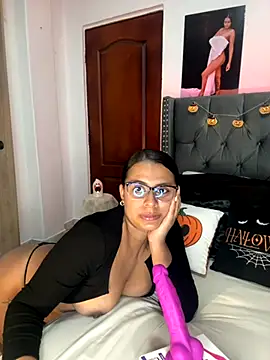 Snapshot of ema_zoe chatting on 10-08-25, 12:08 ema zoe online show from 10-08-25, 12:08