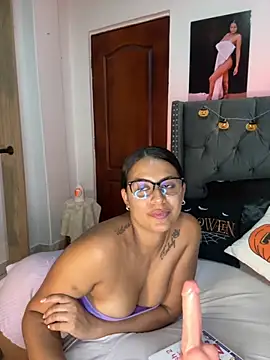 Snapshot of ema_zoe chatting on 10-10-25, 12:09 ema zoe online show from 10-10-25, 12:09