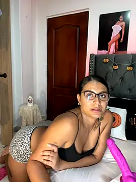 Snapshot of ema_zoe chatting on 10-14-25, 11:49 ema zoe online show from 10-14-25, 11:49