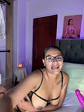Snapshot of ema_zoe chatting on 05-14-26, 11:55 ema zoe online show from 05-14-26, 11:55