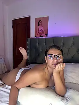 Snapshot of ema_zoe chatting on 06-02-26, 01:07 ema zoe online show from 06-02-26, 01:07