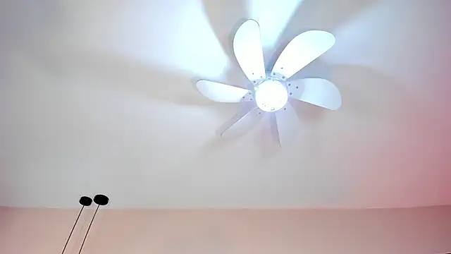 Snapshot of SerenaAveline chatting on 09-15-25, 10:21 SerenaAveline online show from 09-15-25, 10:21