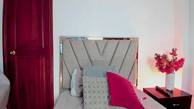 Snapshot of SerenaAveline chatting on 10-12-25, 04:50 SerenaAveline online show from 10-12-25, 04:50