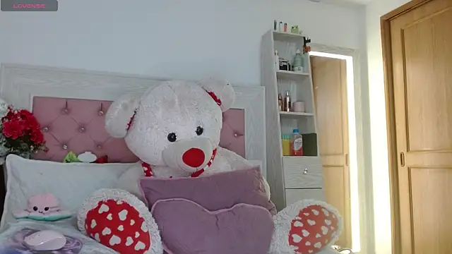 Snapshot of Ayleen_m chatting on 10-20-25, 01:50 Ayleen m online show from 10-20-25, 01:50