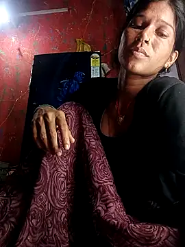 Snapshot of Sonam_pandeyji chatting on 09-08-25, 03:33 Sonam pandeyji online show from 09-08-25, 03:33