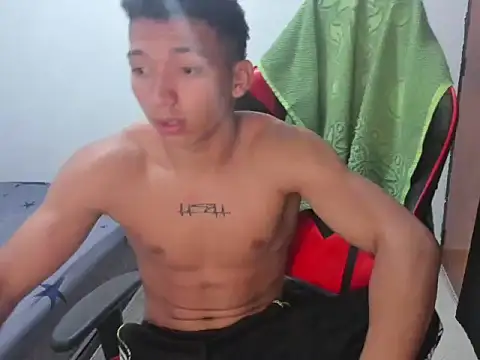 Snapshot of JuanchiT66 chatting on 12-14-25, 05:35 JuanchiT66 online show from 12-14-25, 05:35