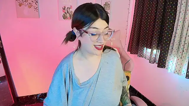 Snapshot of isaferrer06 chatting on 12-16-25, 04:01 isaferrer06 online show from 12-16-25, 04:01