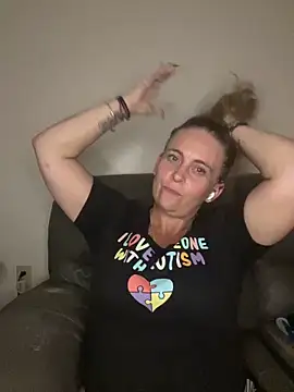 Snapshot of daddienympho chatting on 09-24-25, 12:47 daddienympho online show from 09-24-25, 12:47