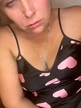 Snapshot of daddienympho chatting on 10-16-25, 04:46 daddienympho online show from 10-16-25, 04:46