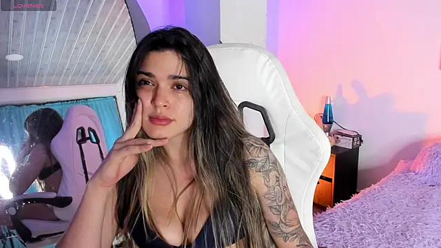 Snapshot of MiaVillalobos chatting on 05-12-26, 02:19 MiaVillalobos online show from 05-12-26, 02:19