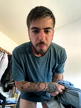 Snapshot of kirschxp chatting on 10-14-25, 04:19 kirschxp online show from 10-14-25, 04:19