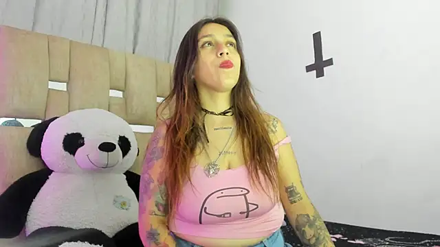 JulianaCarter online show from 11-07-25, 07:47