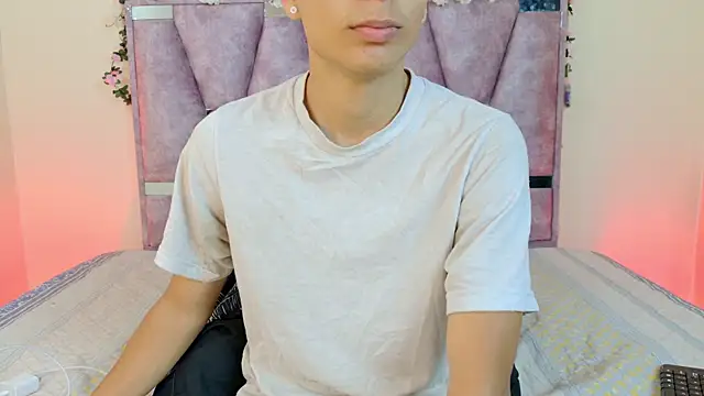 Snapshot of lana_and_liam_ chatting on 10-31-25, 10:27 lana and liam online show from 10-31-25, 10:27