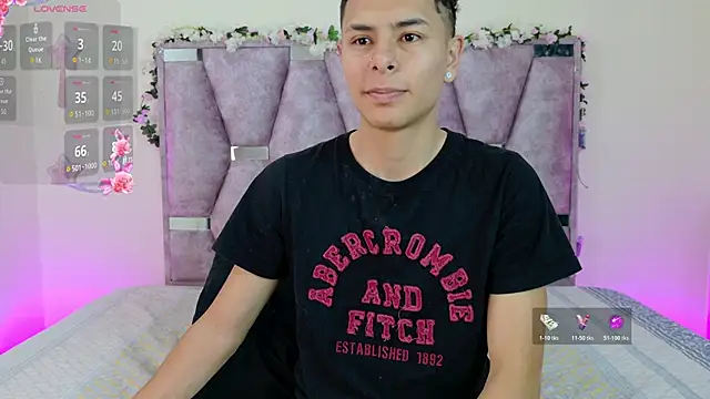 Snapshot of lana_and_liam_ chatting on 11-25-25, 09:31 lana and liam online show from 11-25-25, 09:31