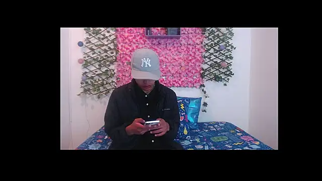 Snapshot of iam_lukas__ chatting on 09-18-25, 11:45 iam lukas online show from 09-18-25, 11:45