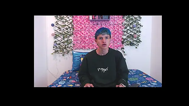 Snapshot of iam_lukas__ chatting on 09-19-25, 04:36 iam lukas online show from 09-19-25, 04:36