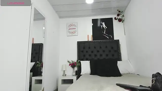 Snapshot of ScarlettVell chatting on 09-26-25, 08:13 ScarlettVell online show from 09-26-25, 08:13