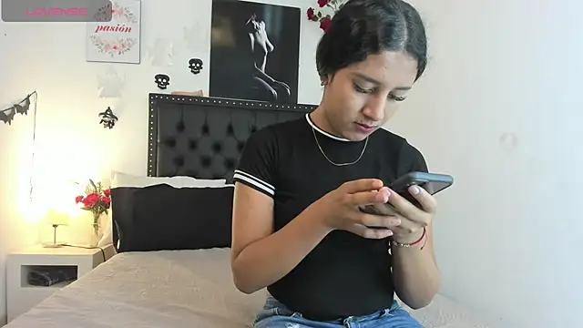 Snapshot of ScarlettVell chatting on 10-20-25, 08:20 ScarlettVell online show from 10-20-25, 08:20