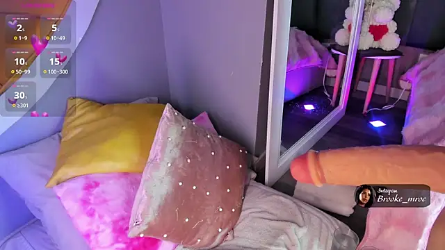 Brooke monroe online show from 12-22-25, 04:37