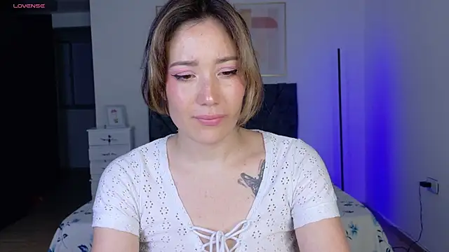 Snapshot of Eliih_01 chatting on 09-23-25, 02:14 Eliih 01 online show from 09-23-25, 02:14