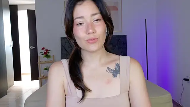 Snapshot of Eliih_01 chatting on 10-01-25, 02:45 Eliih 01 online show from 10-01-25, 02:45